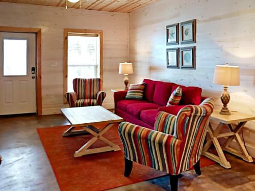 The Commons 402 - Three Bedroom Townhome