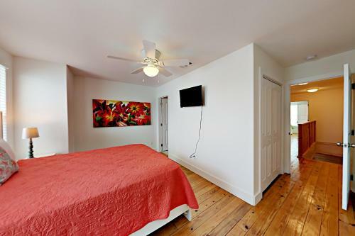 The Commons 402 - Three Bedroom Townhome