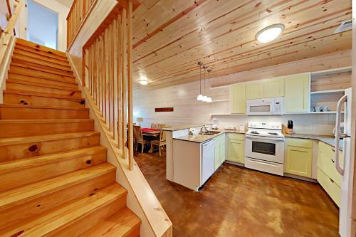 The Commons 402 - Three Bedroom Townhome