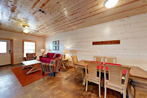 The Commons 402 - Three Bedroom Townhome