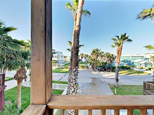 Beachy Keen - Five Bedroom Home