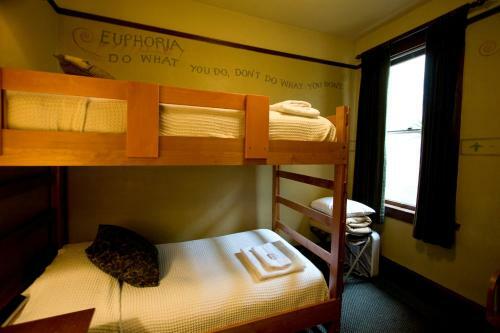 Mcmenamins White Eagle Rock & Roll Hotel