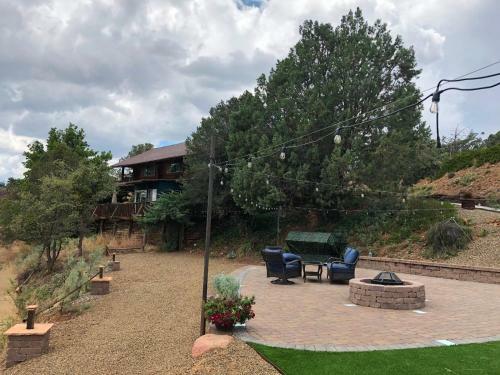 Apartamento Log Cabin At Lynx Creek Farm