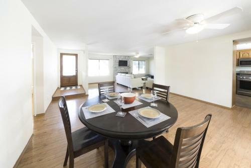 203. The Mottle Villa | Rm 3br/3ba