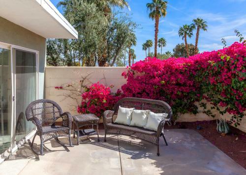 Nestled In The Cove - 3 Bedroom