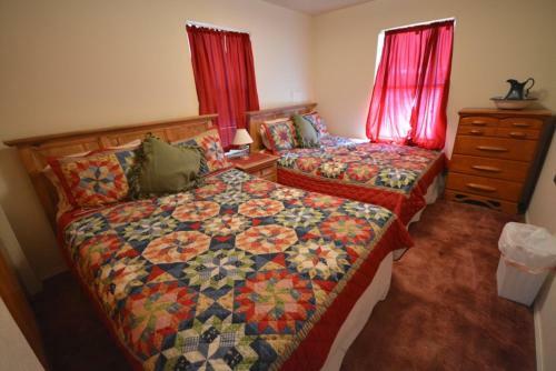 Rocky Top - Two Bedroom Cabin