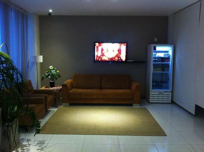 B Hotel