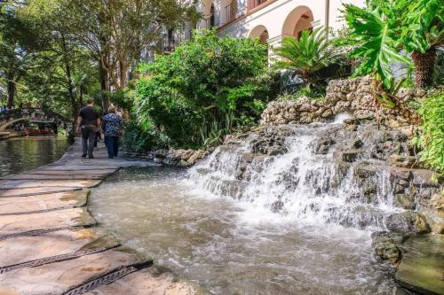 Apartamento Best Location Near Riverwalk! 1br Apt W/ Parking