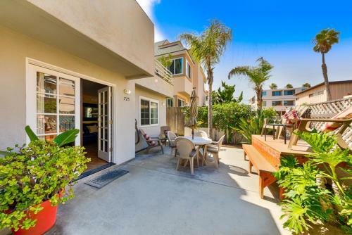 #725 - Beach And Bay Getaway Two-bedroom Apartment