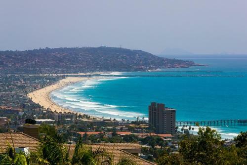 #725 - Beach And Bay Getaway Two-bedroom Apartment