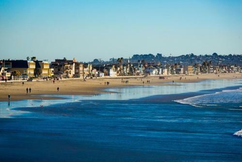 #725 - Beach And Bay Getaway Two-bedroom Apartment