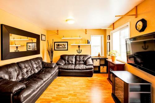 #725 - Beach And Bay Getaway Two-bedroom Apartment