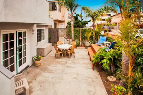 #725 - Beach And Bay Getaway Two-bedroom Apartment