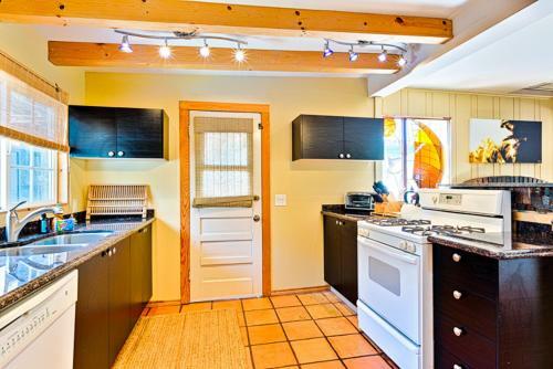 #363 - Poolside Paradise Three-bedroom Holiday Home