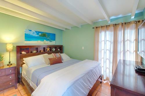 #363 - Poolside Paradise Three-bedroom Holiday Home