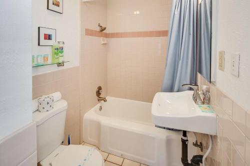 Apartamento Surfs Up Pb - 2 Condos, Walk To Beach!