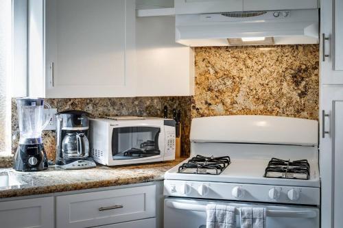 Apartamento Surfs Up Pb - 2 Condos, Walk To Beach!