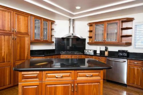 Immaculate Triplex Home Steps To Windansea Beach!