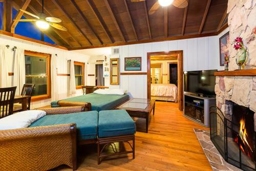 #370 - Tropical Paradise Two-bedroom Holiday Home