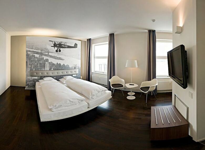 V8 Hotel Classic Motorworld Region Stuttgart
