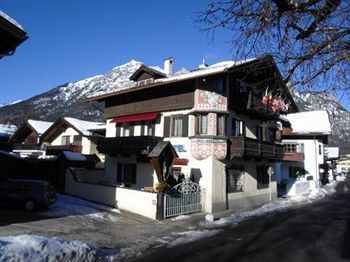 Bed & Breakfast Haus Hohenzollern Hotel-garni