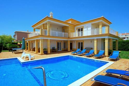 Villa Carisa Suites