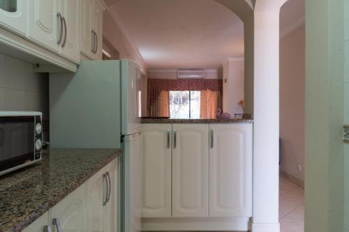 Apartamento Akisol Olhos De Agua Pine