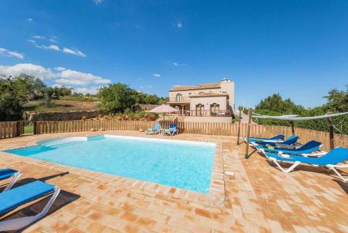 Alcantarilha Villa Sleeps 8 Air Con Wifi