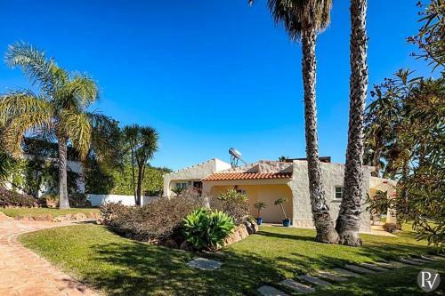 Almancil Villa Sleeps 6 Pool Air Con