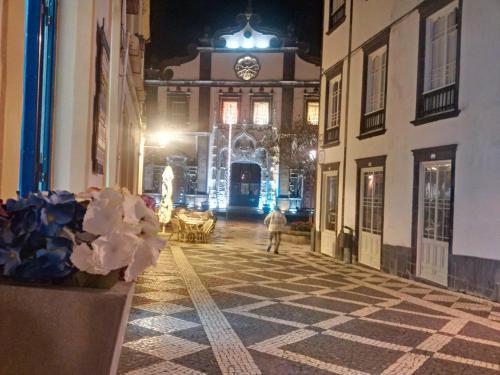 Watching Azores Apartments (r)