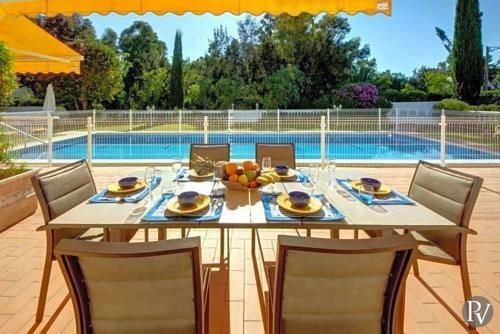 Alvor Villa Sleeps 8 Pool Air Con Wifi