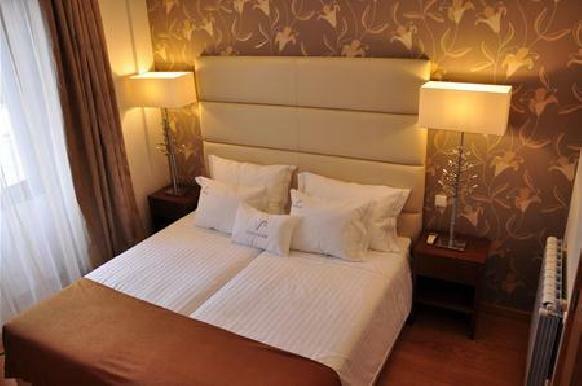 Aparthotel Vitoria Village