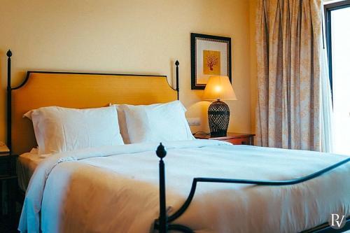 Olhos De Agua Apartment Sleeps 4