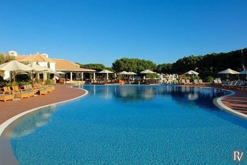 Olhos De Agua Apartment Sleeps 4