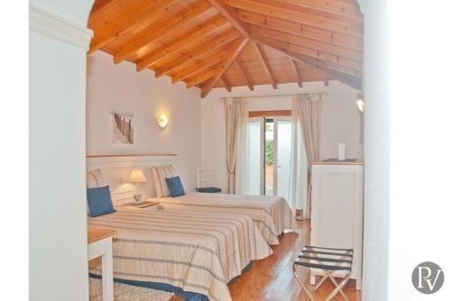 Olhos De Agua Villa Sleeps 10 Pool Air Con Wifi
