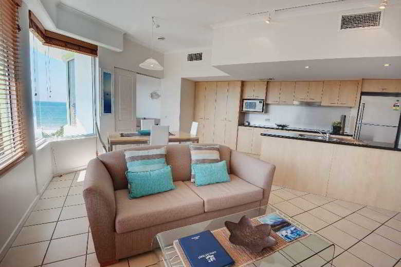 Hotel Rolling Surf Resort