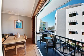 Hotel Rolling Surf Resort