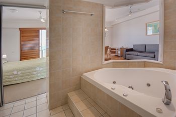 Hotel Rolling Surf Resort