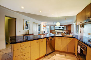 Hotel Rolling Surf Resort