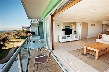 Hotel Rolling Surf Resort
