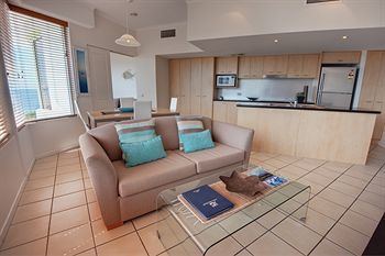 Hotel Rolling Surf Resort