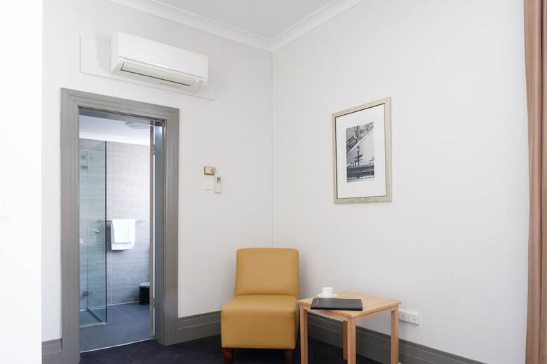 Royal Exhibition Hotel