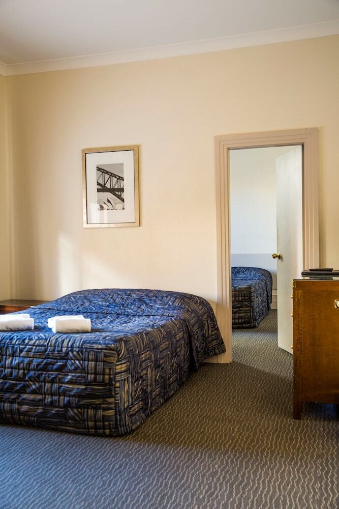 Royal Exhibition Hotel