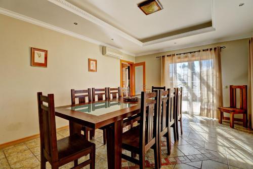 Guia Villa Sleeps 10 Pool Air Con Wifi