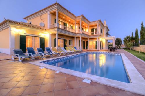 Guia Villa Sleeps 10 Pool Air Con Wifi