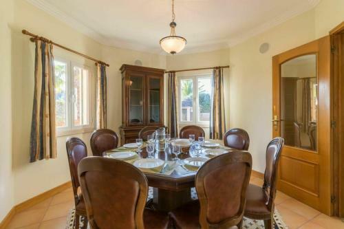 Guia Villa Sleeps 8 Pool Air Con Wifi