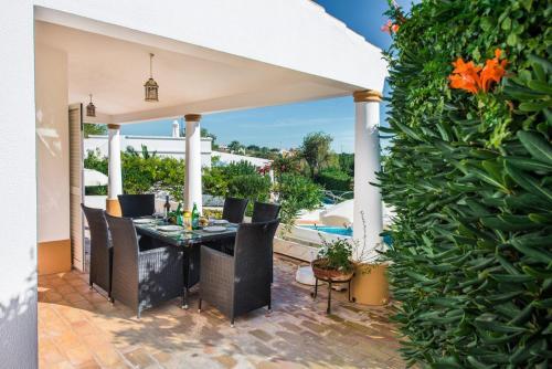 Guia Villa Sleeps 6 Pool Wifi