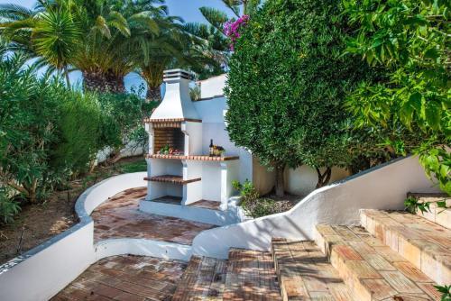 Guia Villa Sleeps 6 Pool Wifi