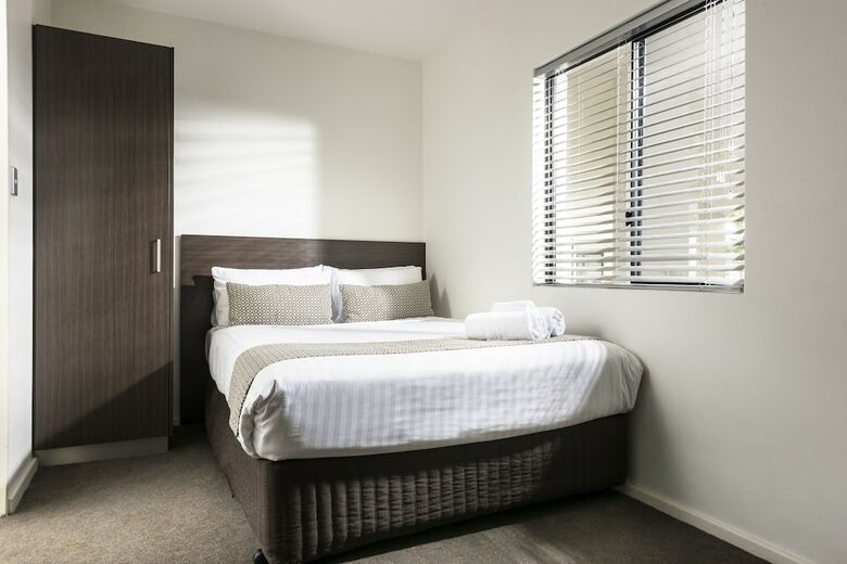 Pier 21 Apartments Hotel