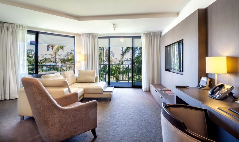 Pier 21 Apartments Hotel